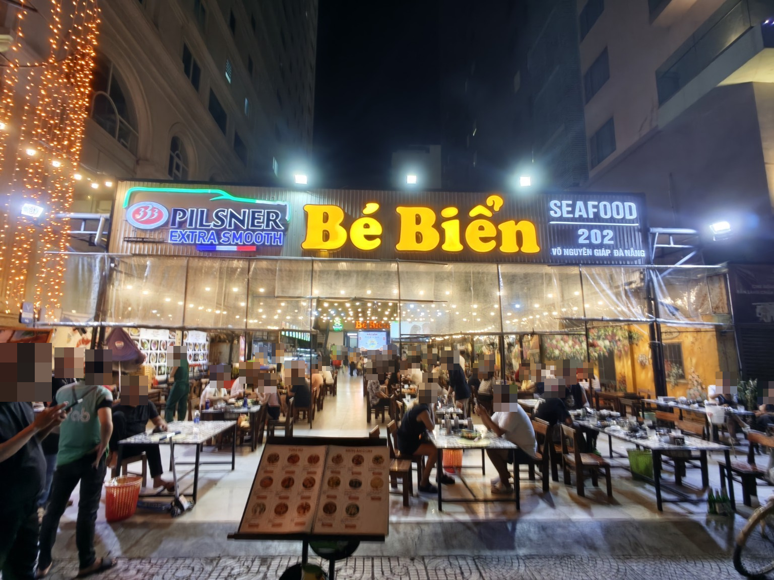 峴港 Bé Biển 海鮮：六顆烤生蠔 119,000 越南盾，與 Bé Ni 2 的個人比較