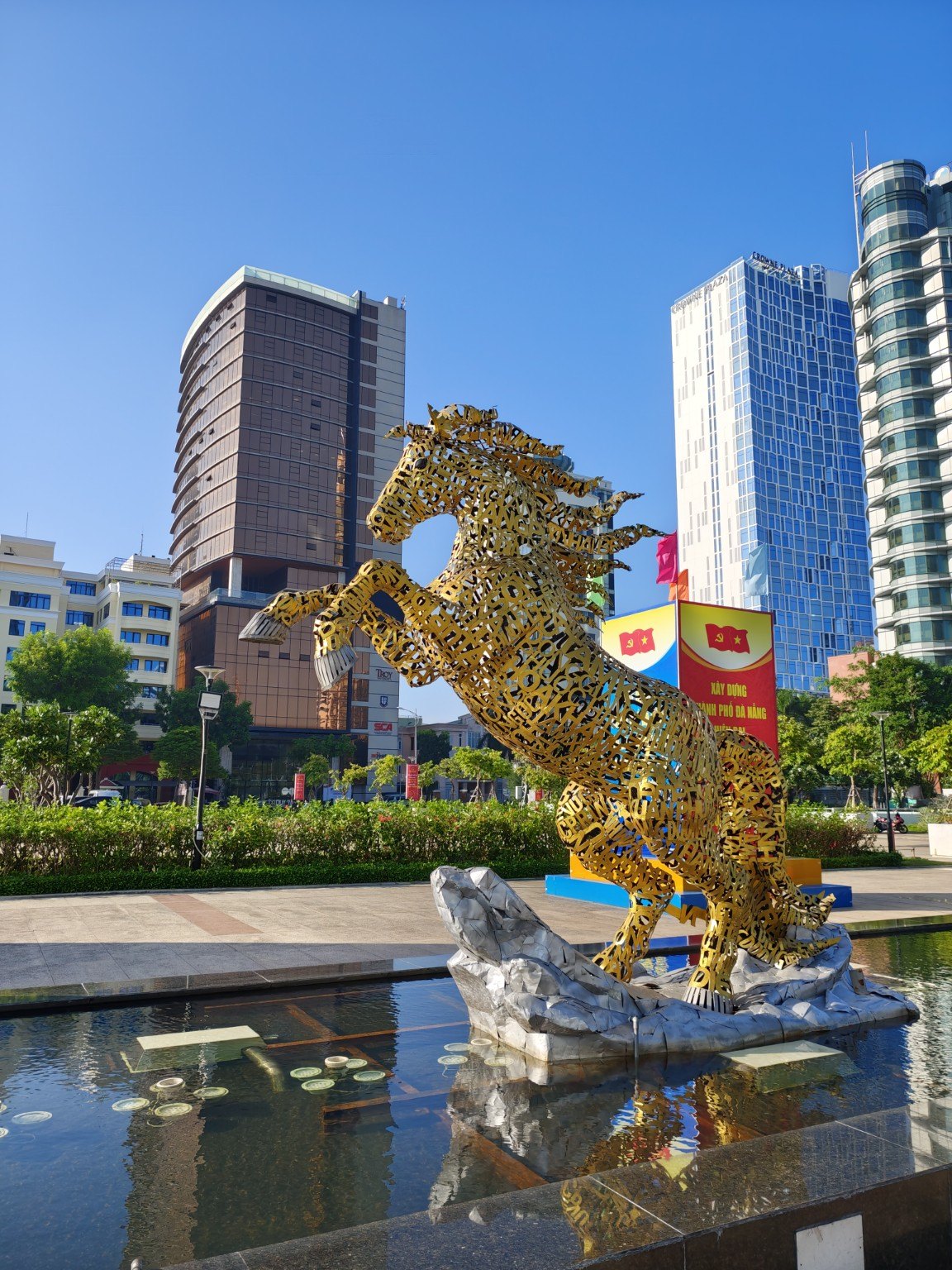 酒店外觀與市中心街景