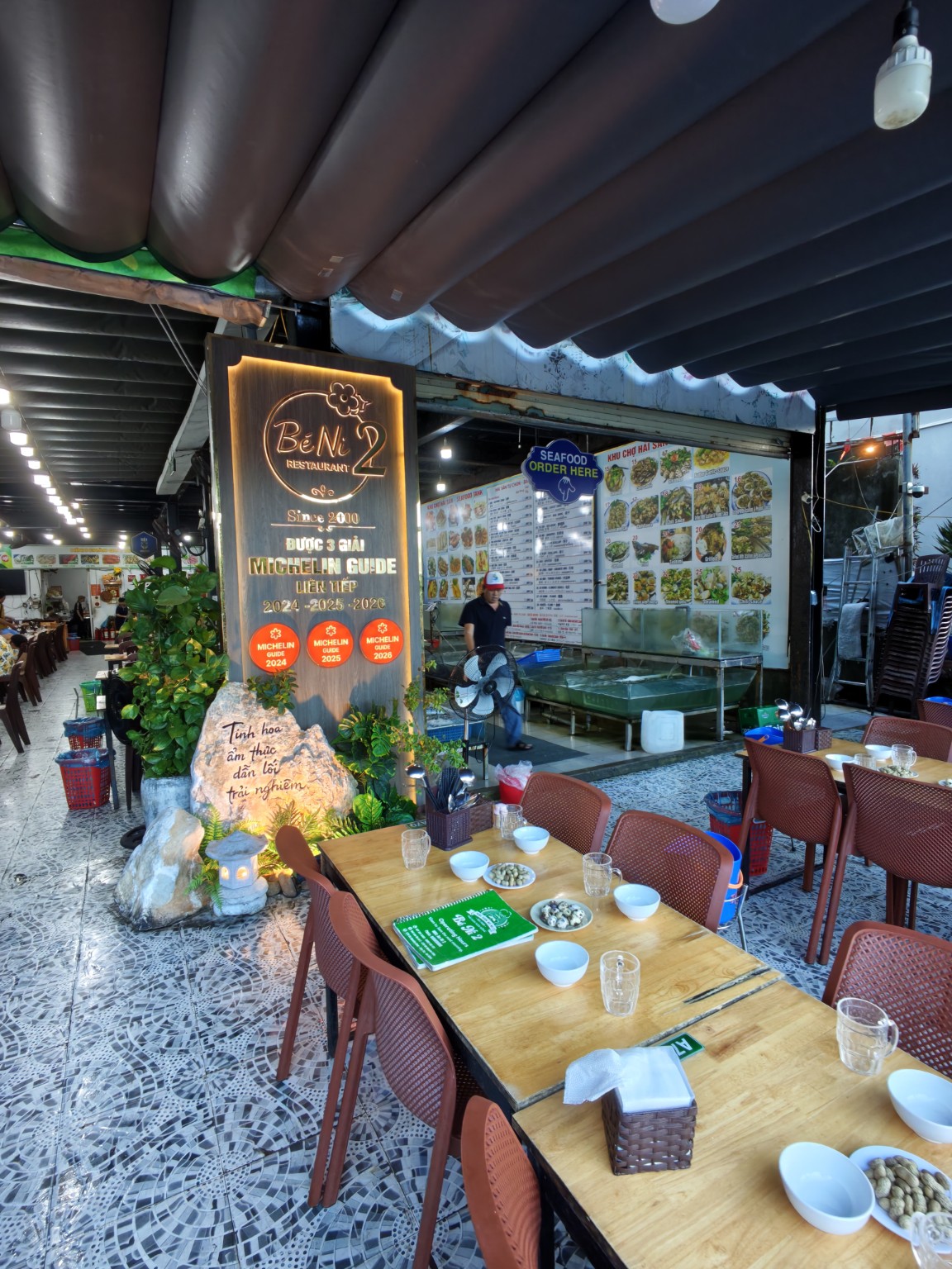 峴港美食｜Bé Ni 2 海鮮餐廳，五個品項 532,000 越南盾
