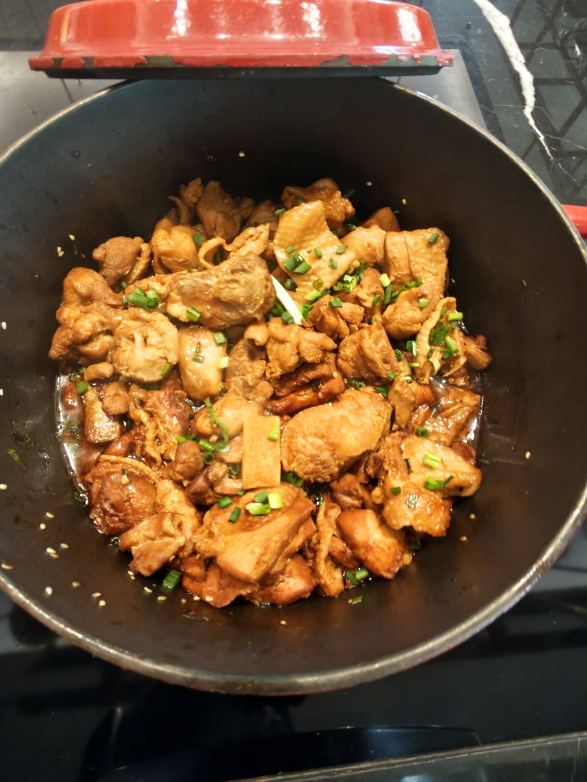 醬燒雞肉熱食。